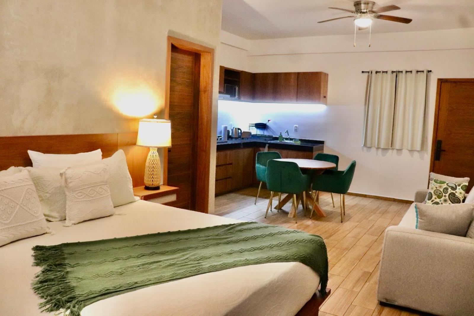 Sunset Kin Apartment