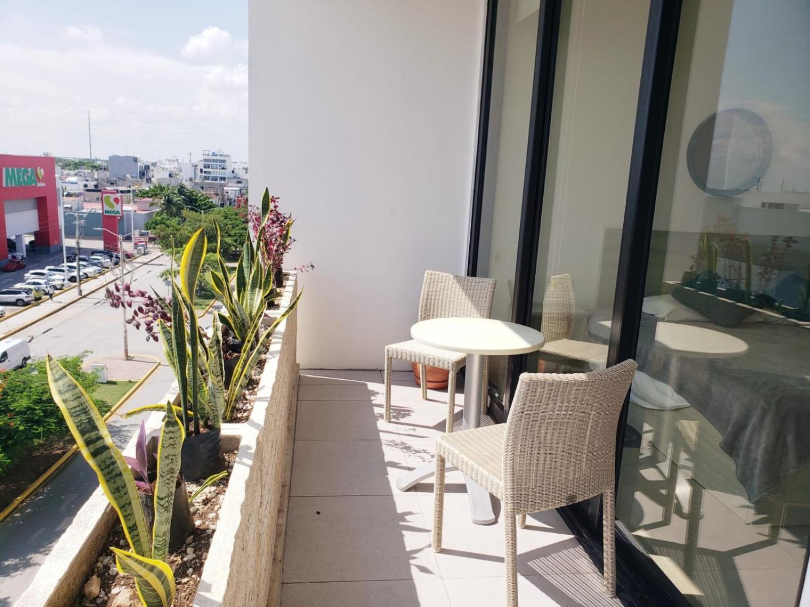 Aura With Balcony, Pool, Gym & Sauna *