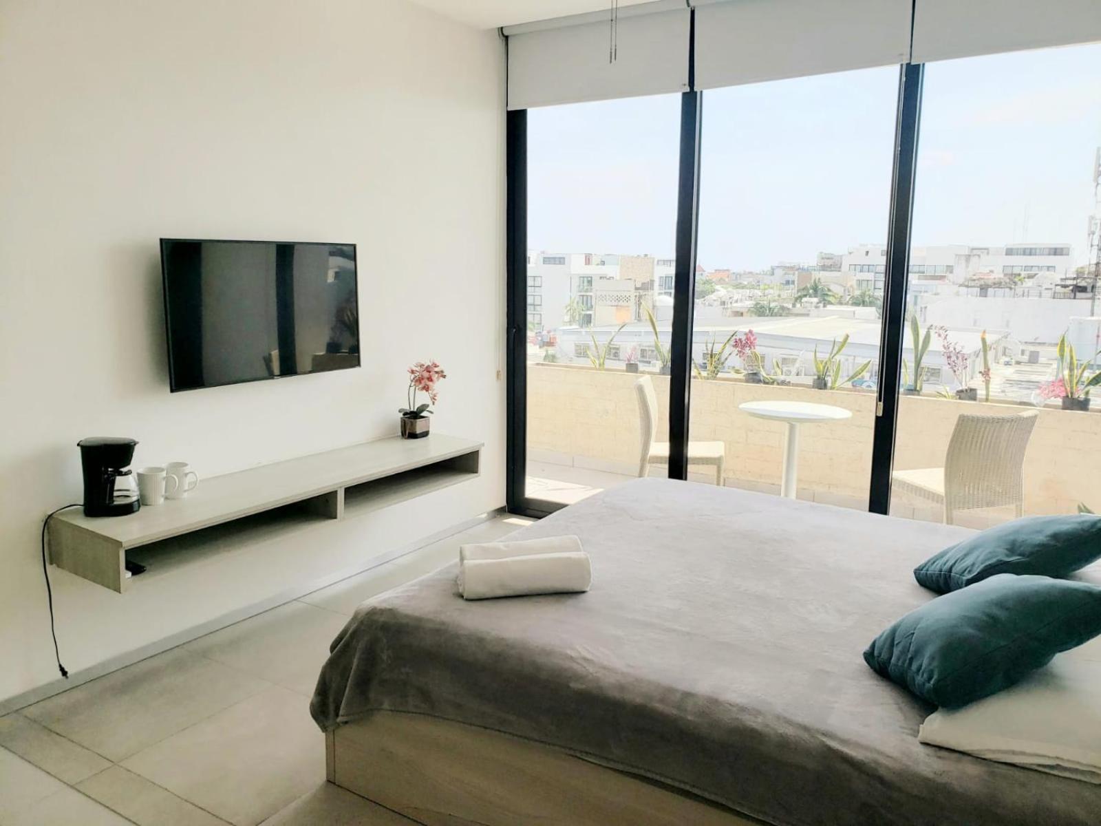 Aura With Balcony, Pool, Gym & Sauna Aparthotel