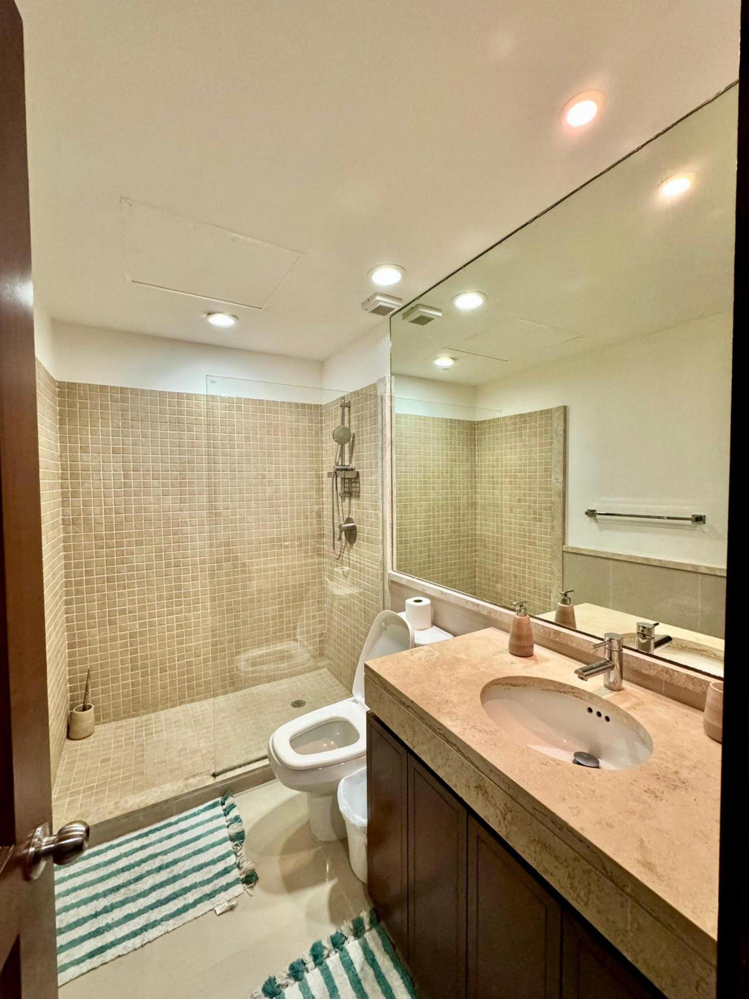3 Bedroom Heart Playa! Apartment *