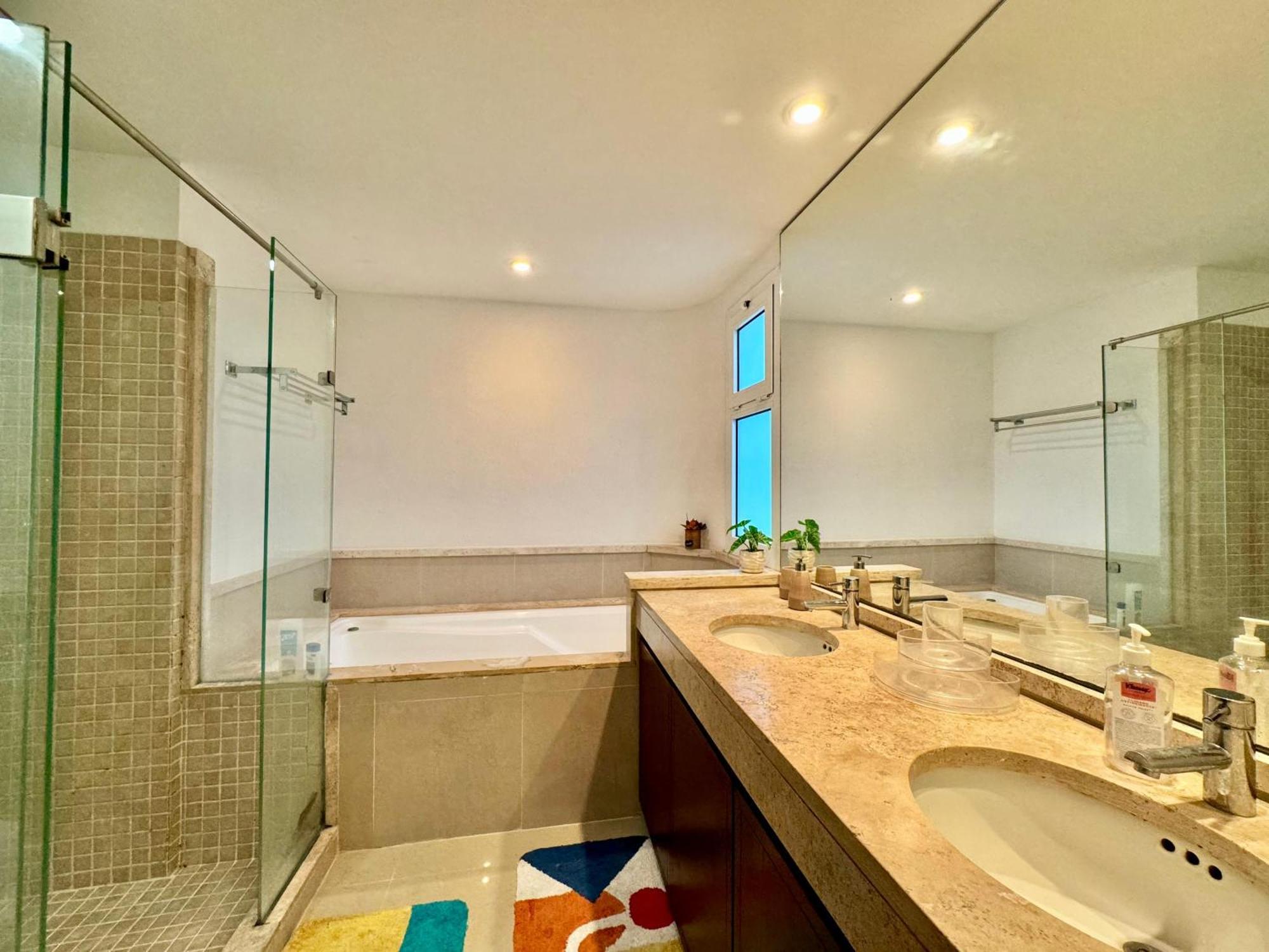 3 Bedroom Heart Playa! Apartment