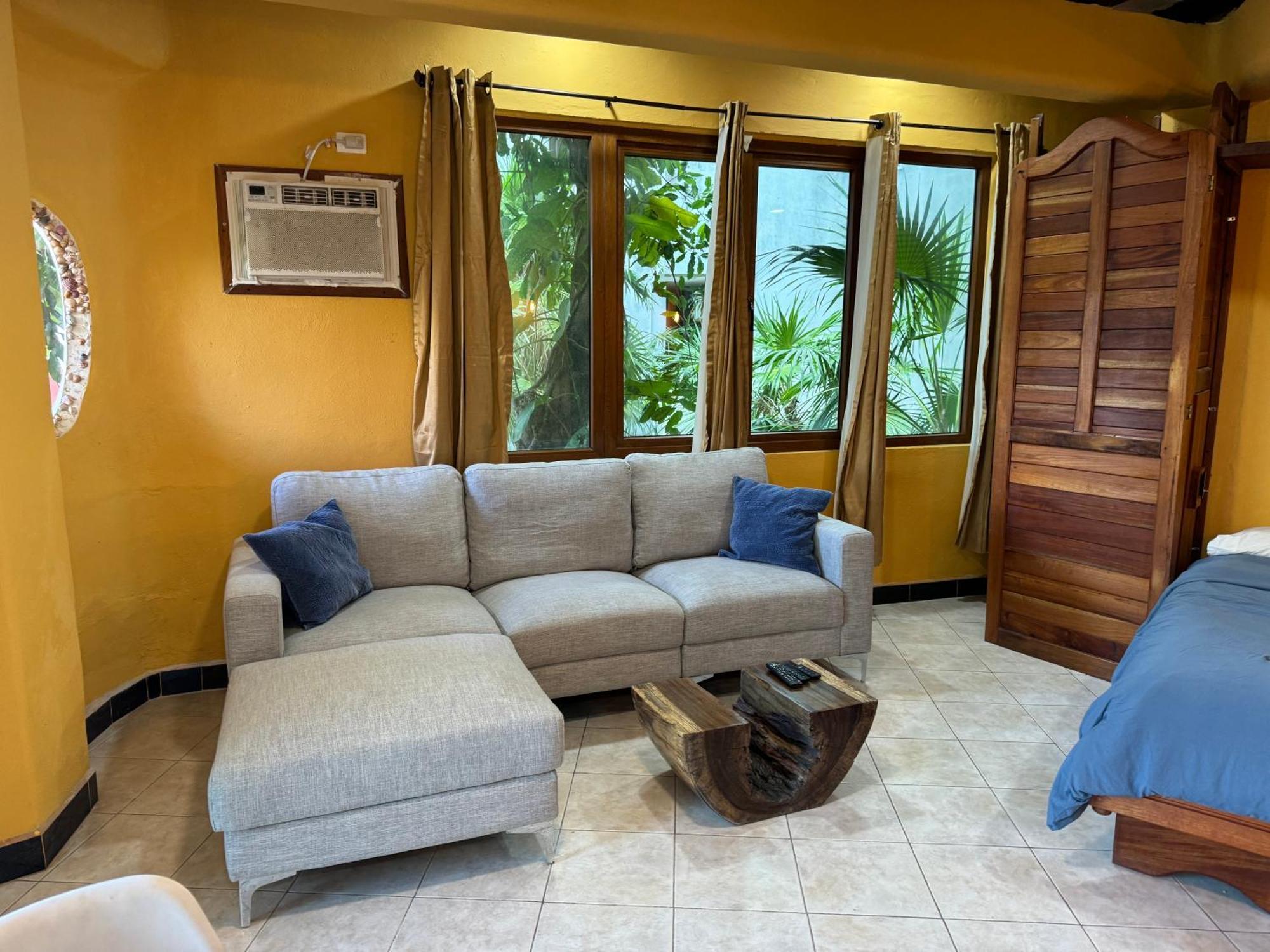 Jungle Meets On 5th Avenue Apartment *