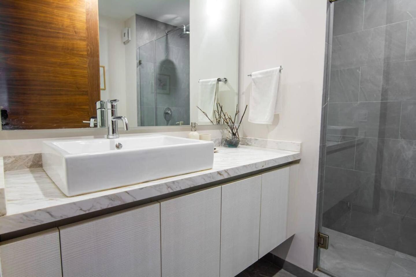 Beautiful 2br Ph, Private Rooftop, Sauna, Gym * Playa del Carmen