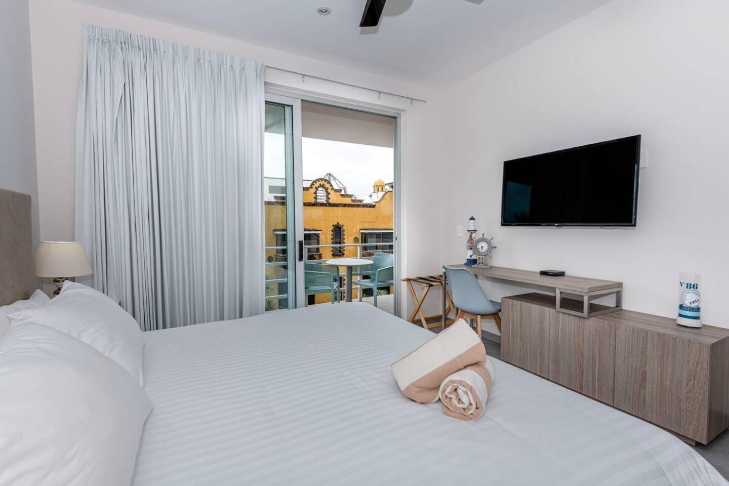 Luxury Condo, 150mb, 1 Bedroom, Gym, Pool, Sauna *