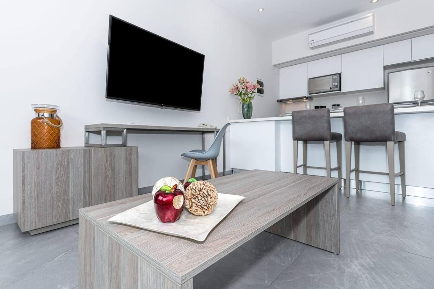 Apartment Luxury Condo, 150mb, 1 Bedroom, Gym, Pool, Sauna *