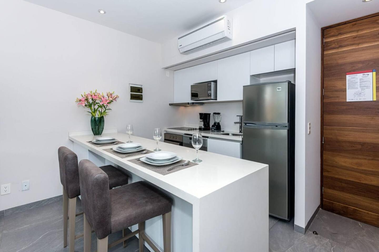 Luxury Condo, 150mb, 1 Bedroom, Gym, Pool, Sauna * Playa del Carmen
