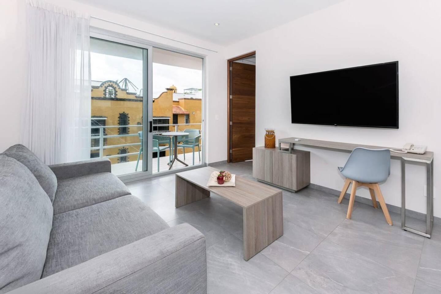 Luxury Condo, 150mb, 1 Bedroom, Gym, Pool, Sauna * Playa del Carmen