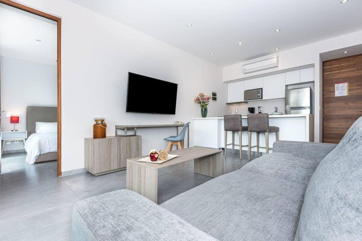 Apartment Luxury Condo, 150mb, 1 Bedroom, Gym, Pool, Sauna