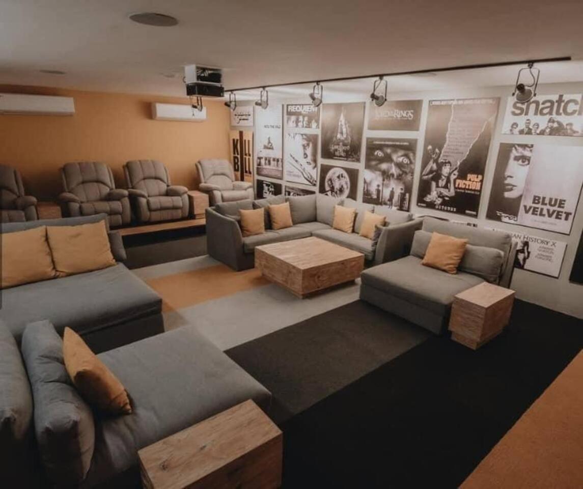 Beautiful And Centric 1br Ph Private Pool Sauna Apartment *