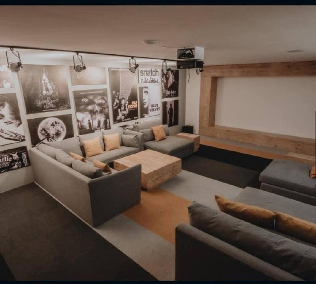 Beautiful And Centric 1br Ph Private Pool Sauna Apartment
