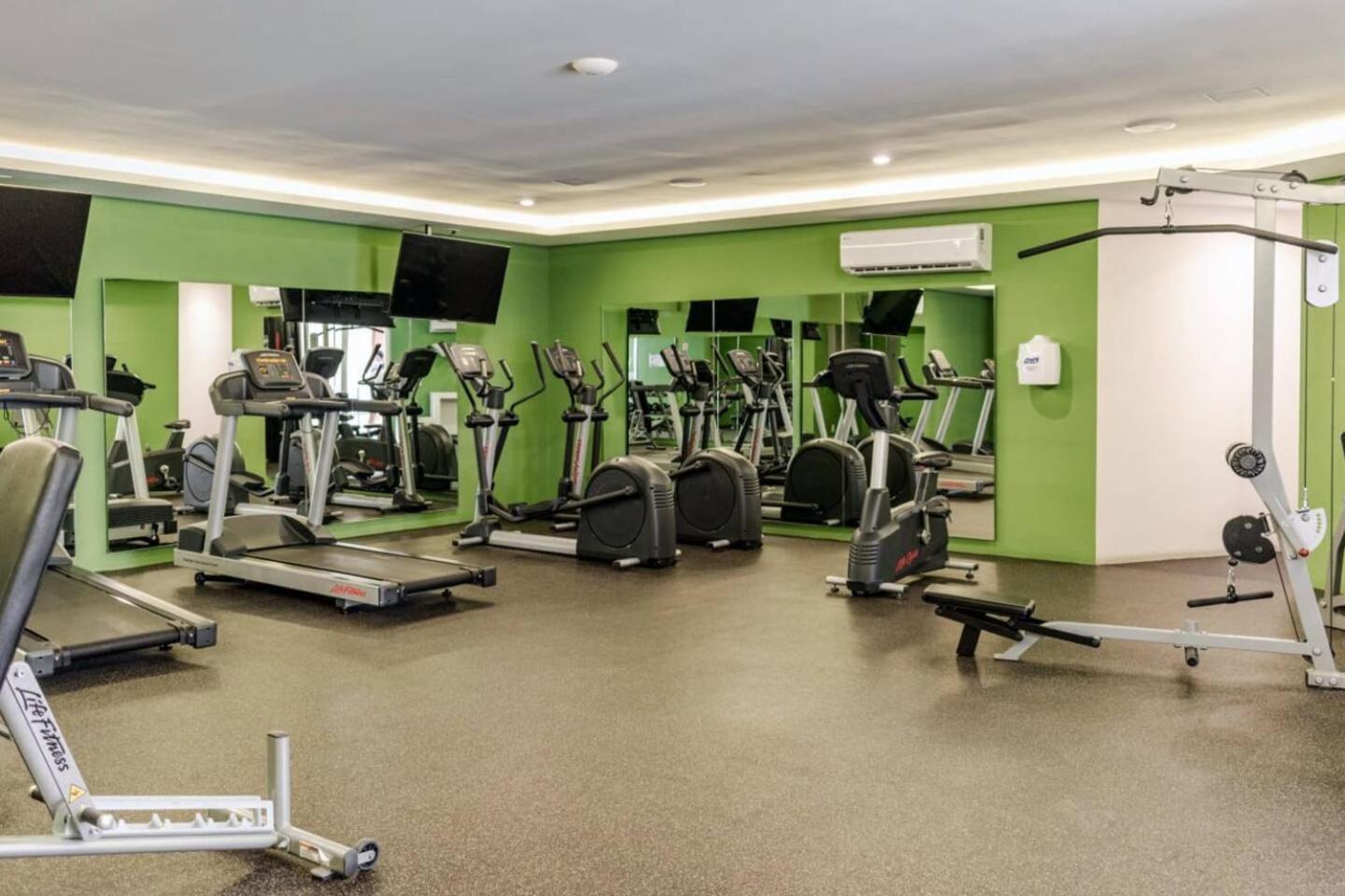 Apartment Luxury Private Ac Gym Pool Cine