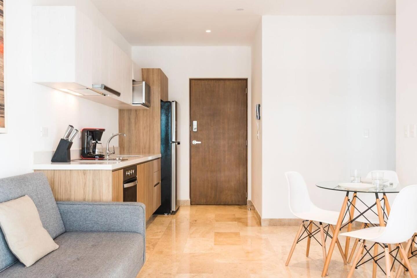 Location, 100mb Wifi And Ocean View