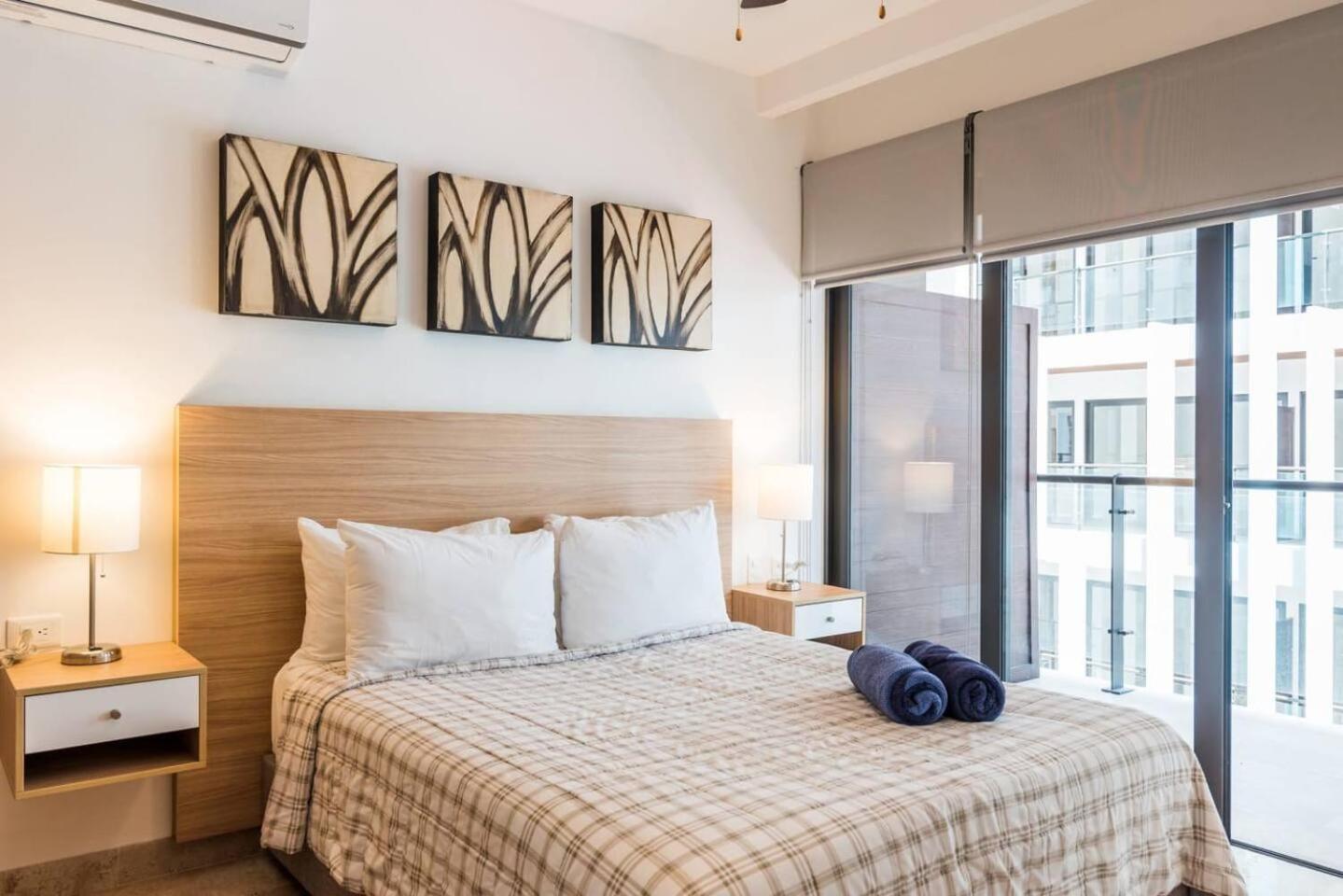 Location, 100mb Wifi And Ocean View Apartment