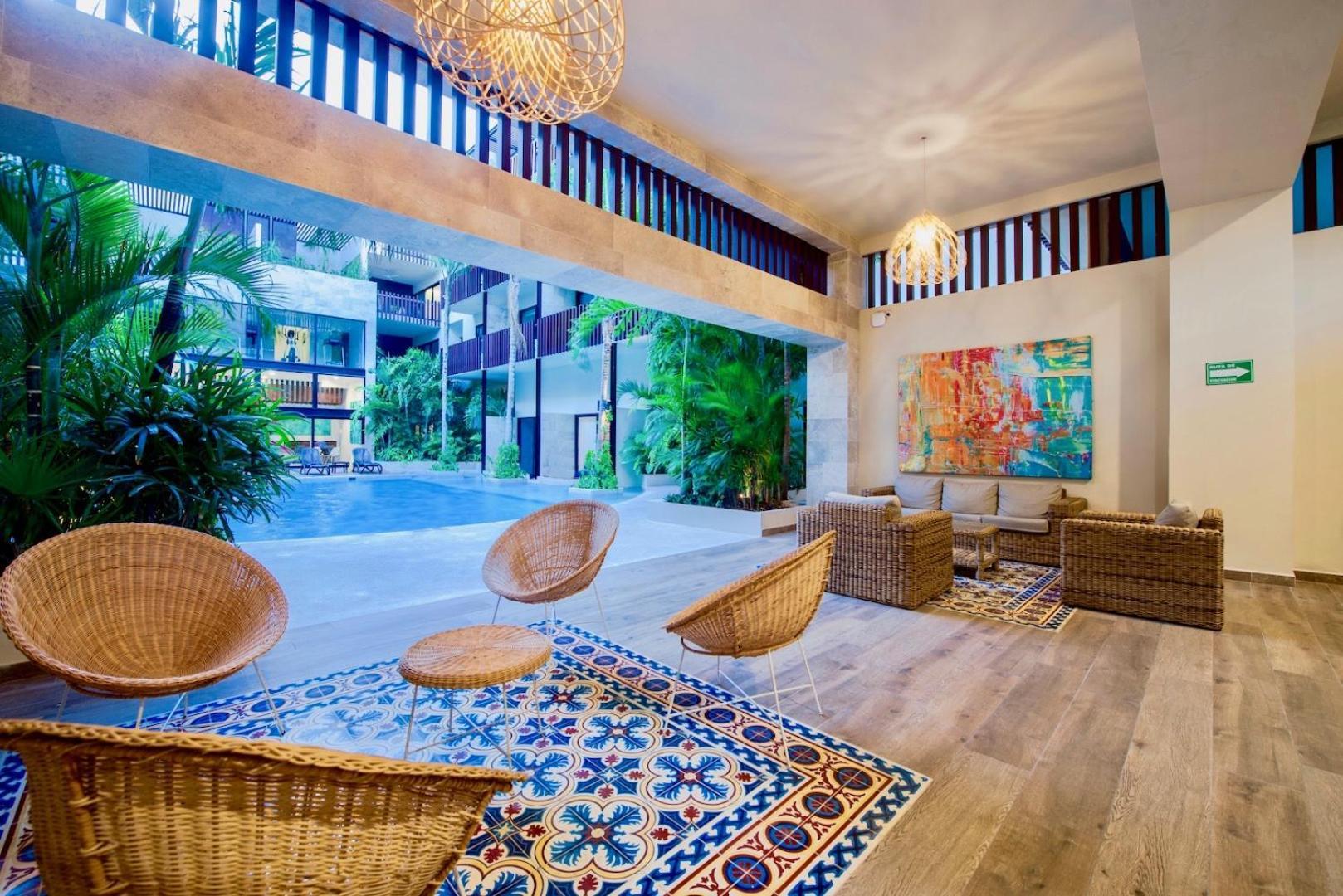 Beautiful Location, Large Pool And Fast 150mg Wifi Apartment