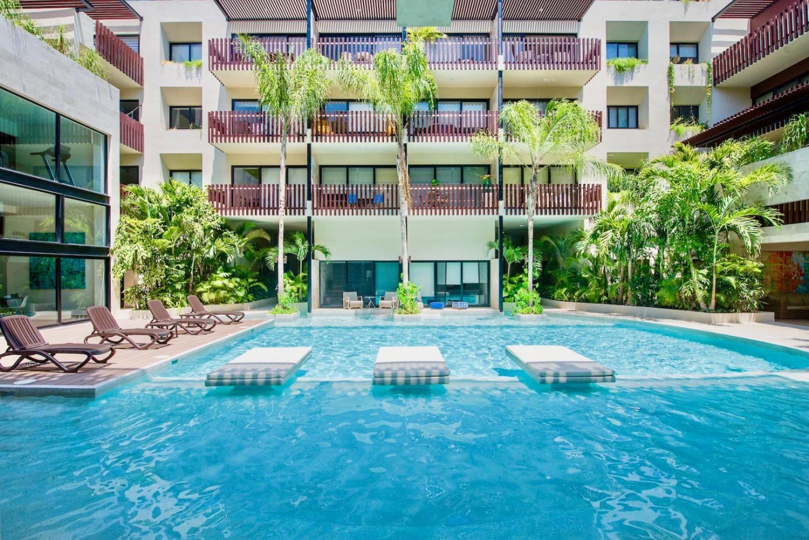 Beautiful Location, Large Pool And Fast 150mg Wifi Apartment *