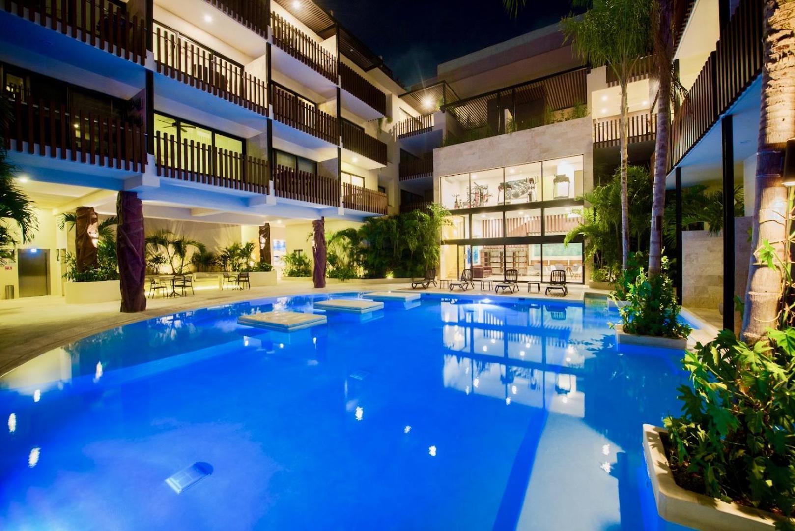 Beautiful Location, Large Pool And Fast 150mg Wifi Apartment