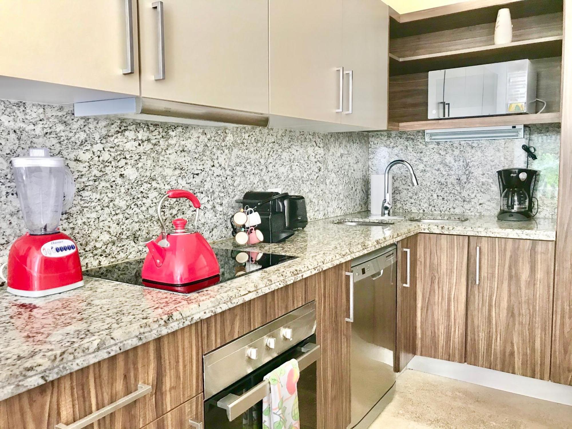 Beautiful Location, Large Pool And Fast 150mg Wifi Apartment Playa del Carmen