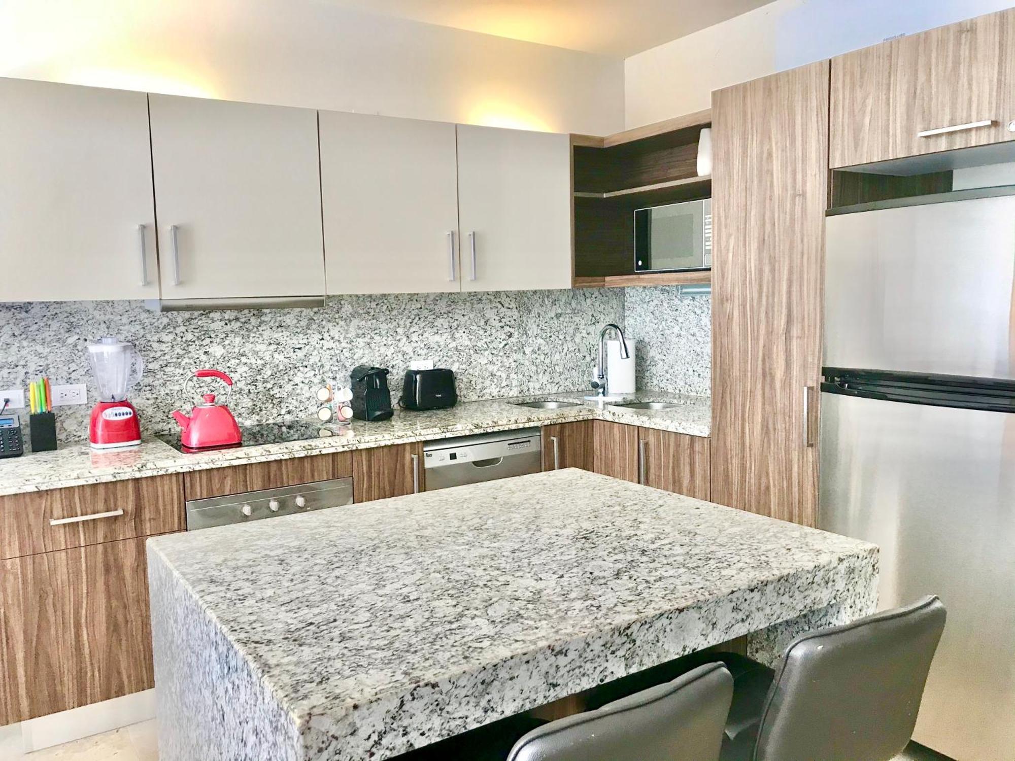 Beautiful Location, Large Pool And Fast 150mg Wifi * Playa del Carmen