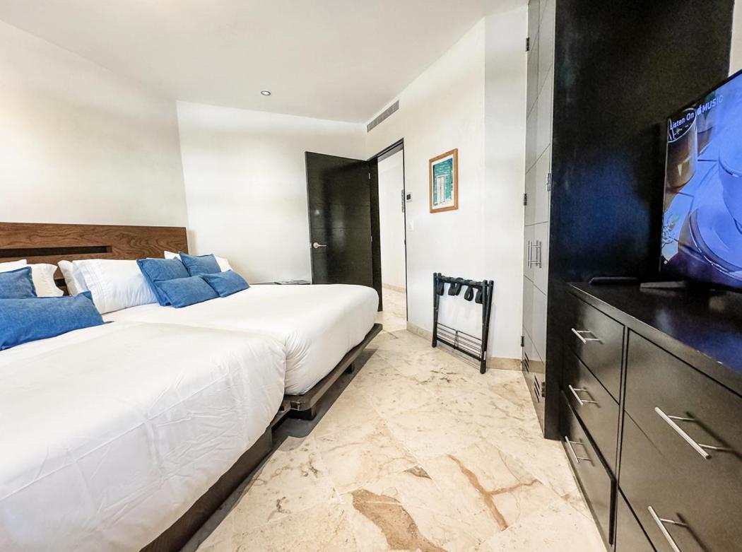 The Elements 2 Bedrooms Beachfront Apartment *