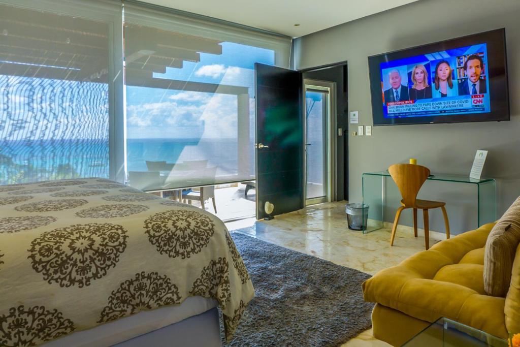 Executive Penthouse With Unobstructed Views At The Elements By Bric Playa del Carmen
