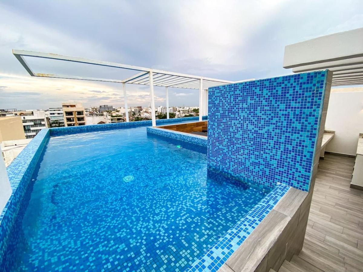 Shiny On 5th Ave With Pool And Gym Steps To Apartment *