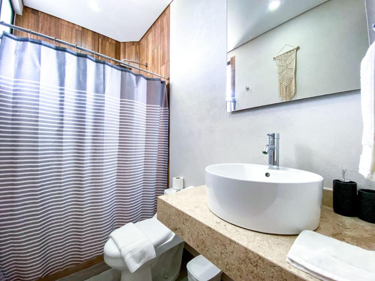 Apartment Shiny On 5th Ave With Pool And Gym Steps To