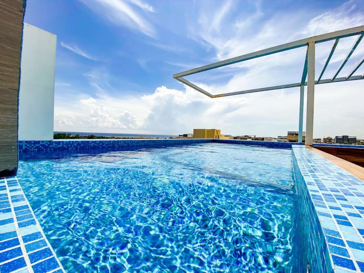 Shiny On 5th Ave With Pool And Gym Steps To * Playa del Carmen