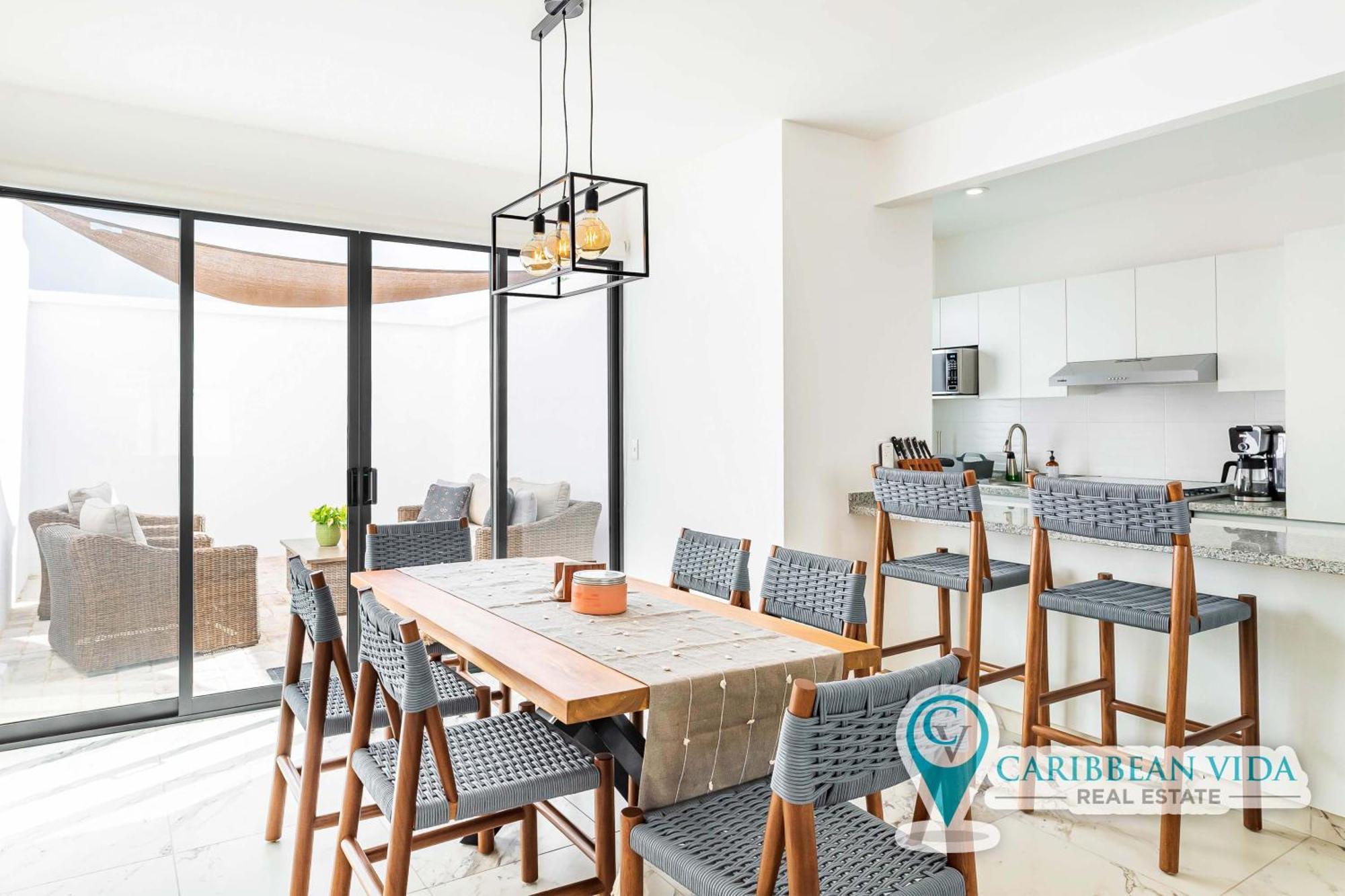 Stylish & Bright Contemporary 3bd I Pool! *
