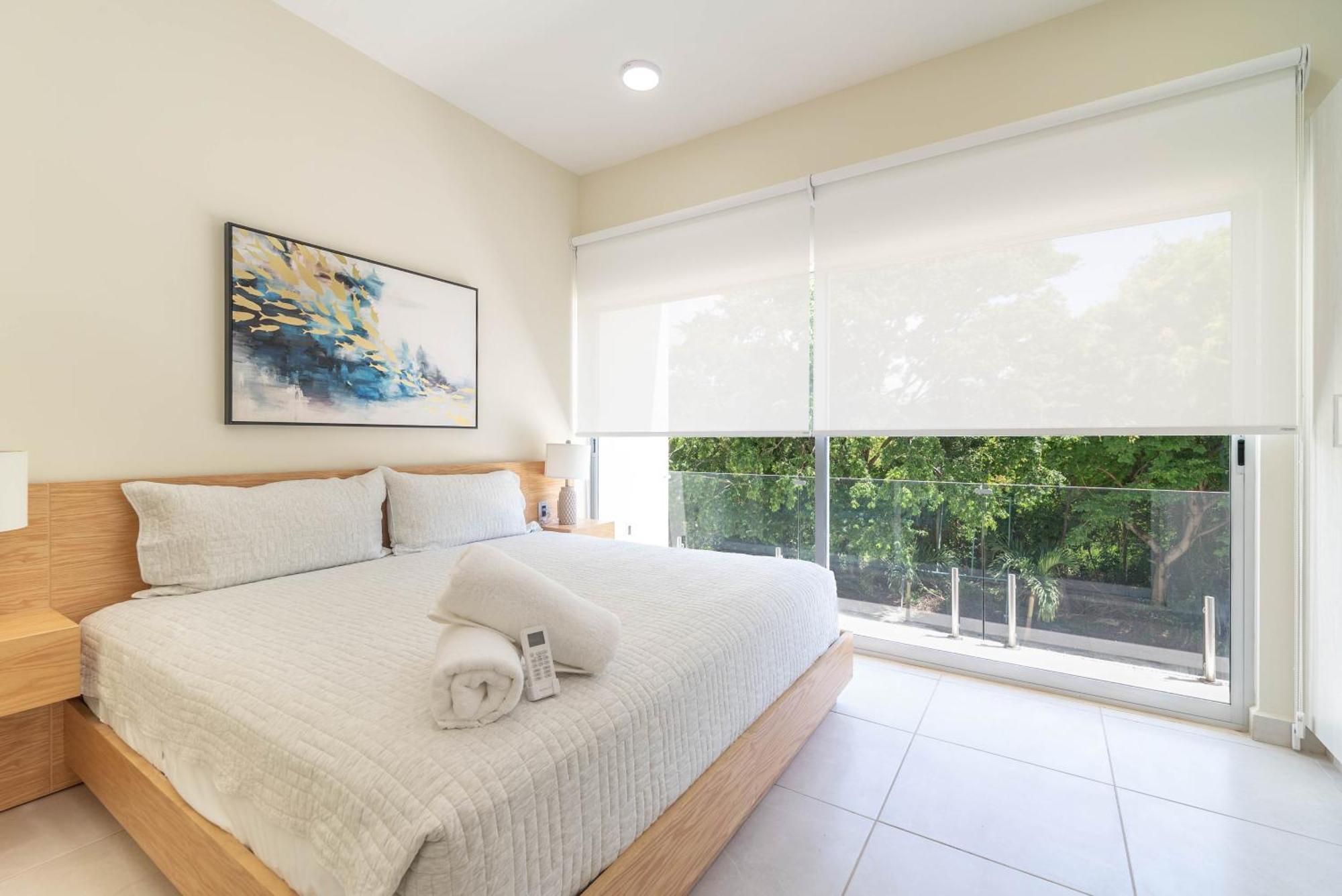 2 Bd With Balcony, Rooftop Pool, Hot Tub, Gym #207 Holiday home *