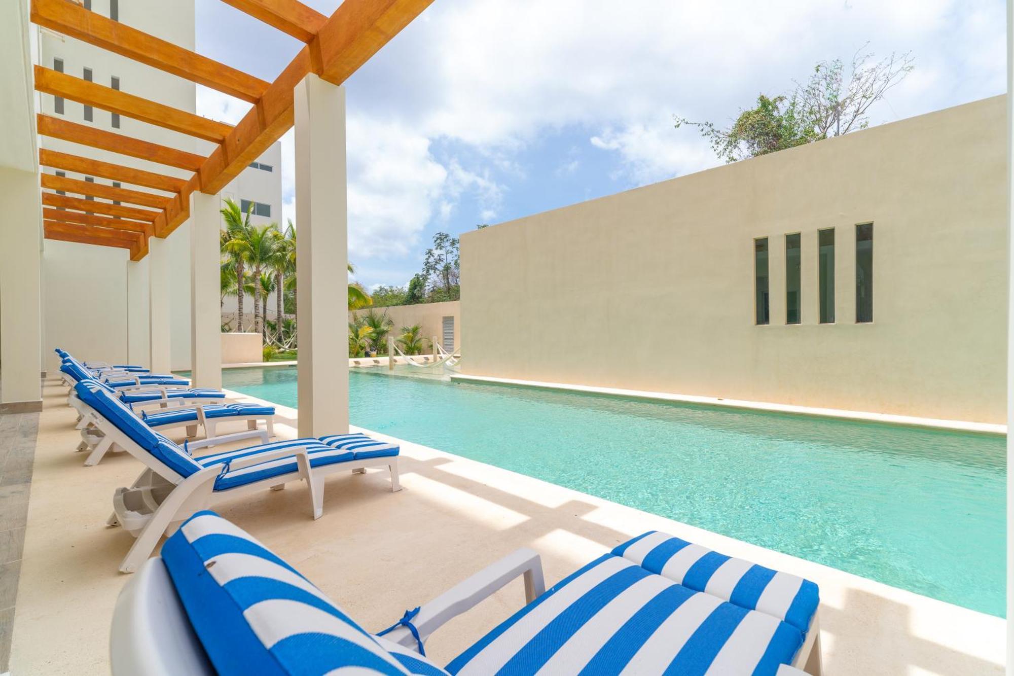 2 Bd With Balcony, Rooftop Pool, Hot Tub, Gym #207 Holiday home *