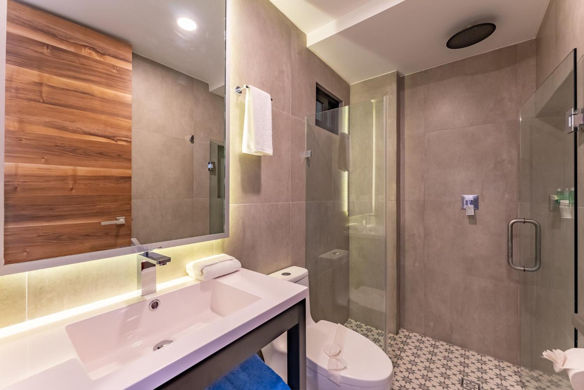 At Icono 3 Bedrooms Close 5th *