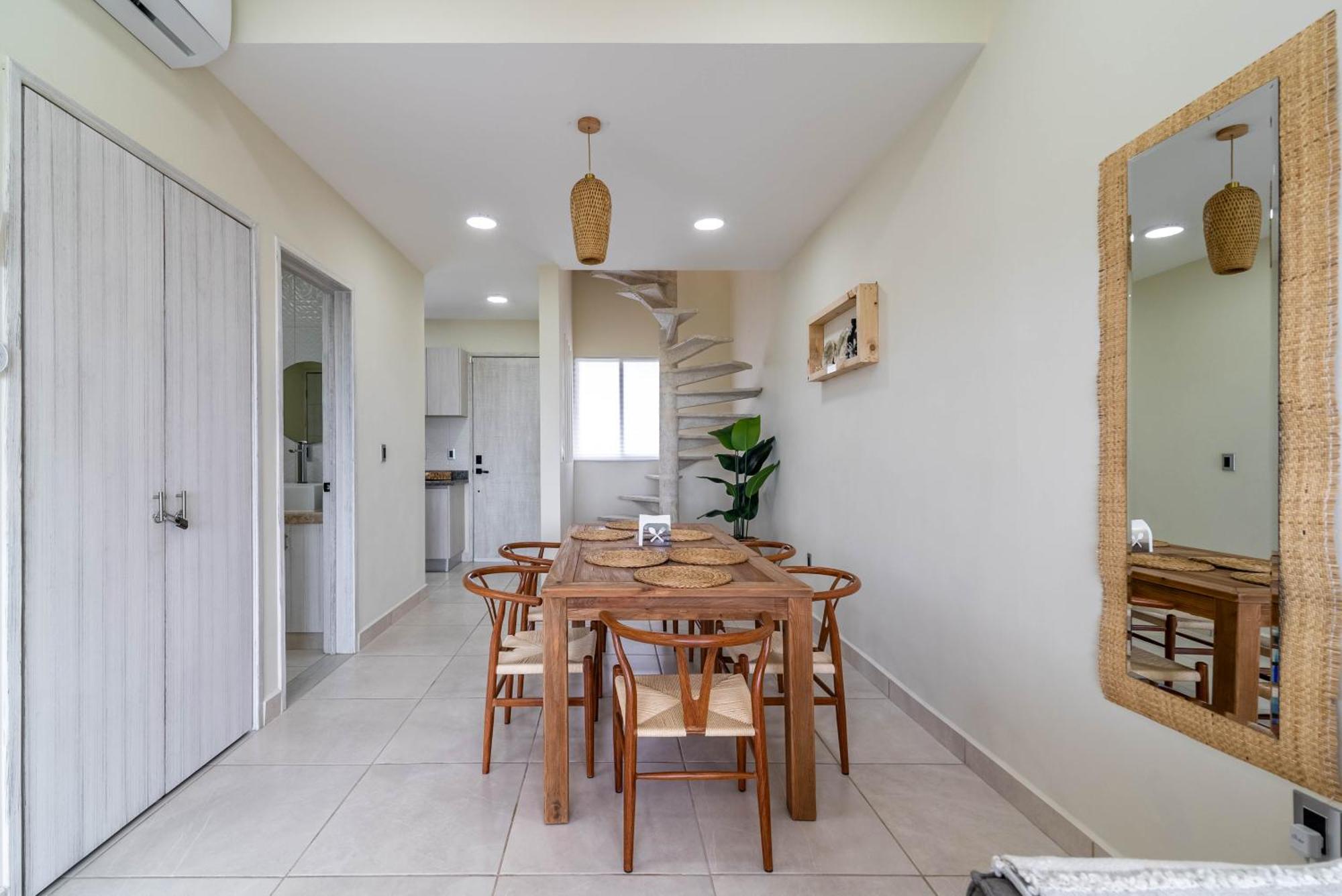 3 Bd With Balcony, Gym, Rooftop Pool, Hot Tub Casa de férias *