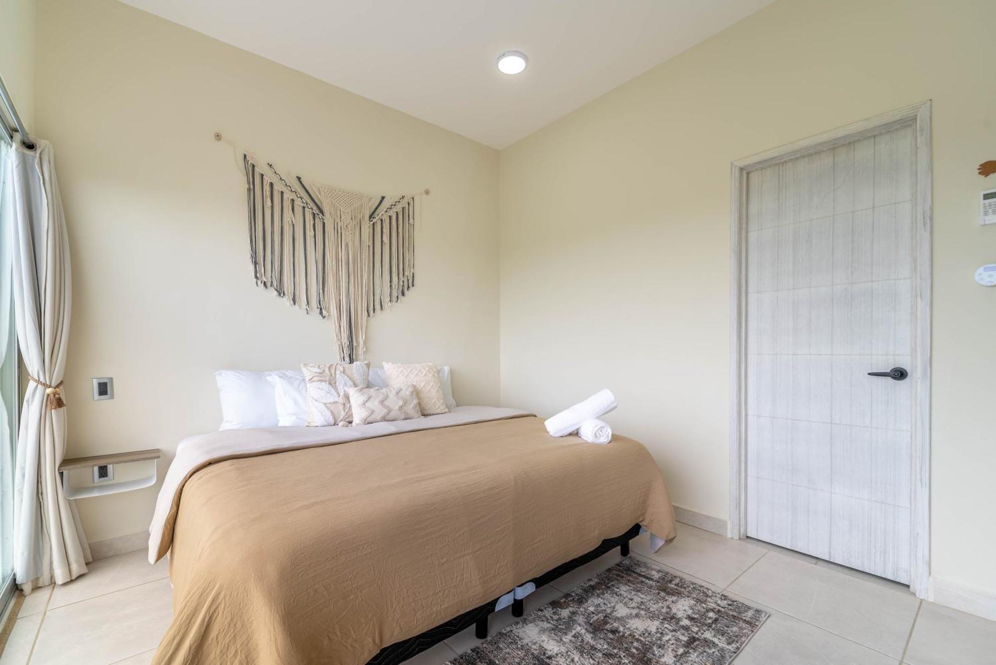 3 Bd With Balcony, Gym, Rooftop Pool, Hot Tub Casa de férias Playa del Carmen