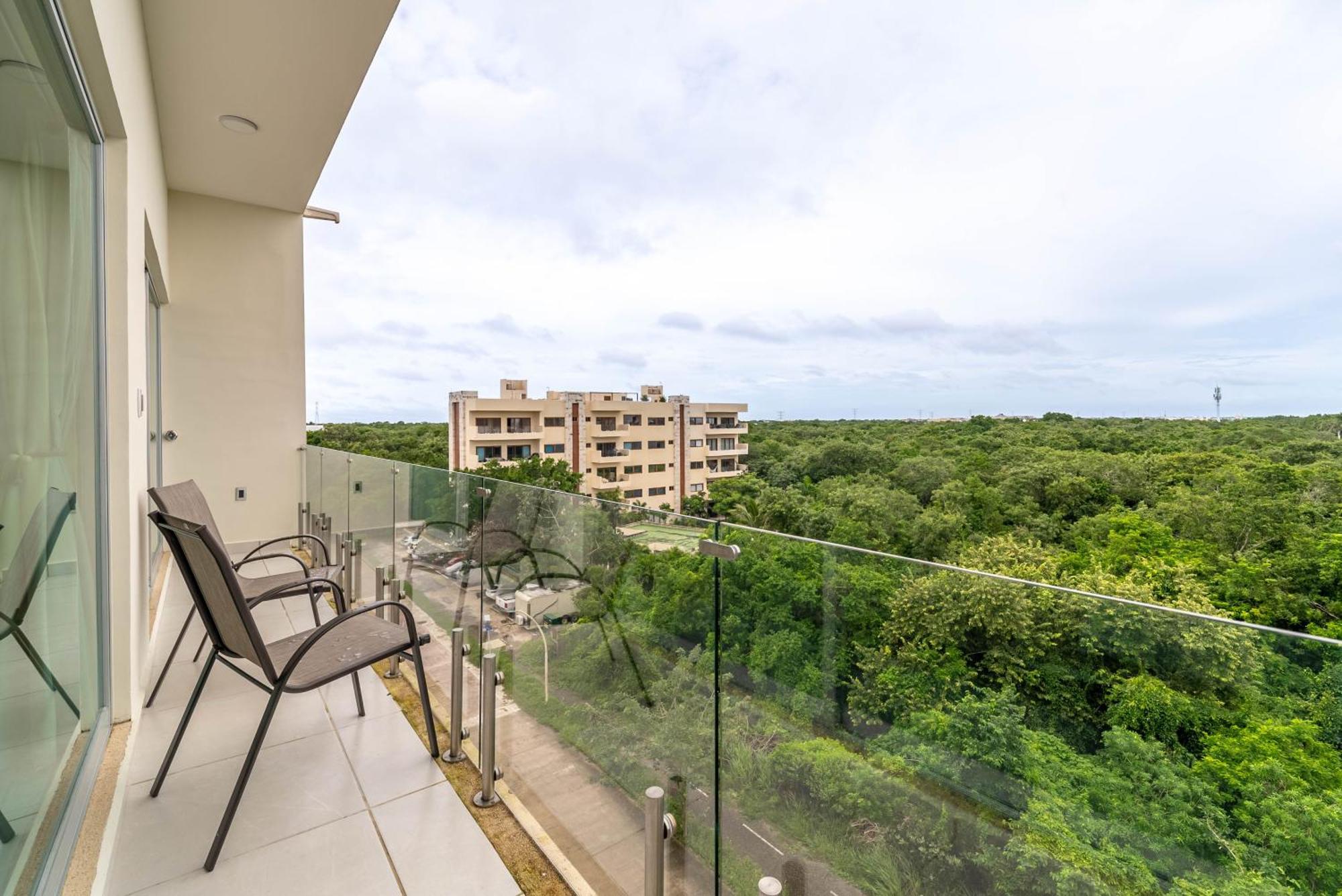 Casa de férias 3 Bd With Balcony, Gym, Rooftop Pool, Hot Tub *