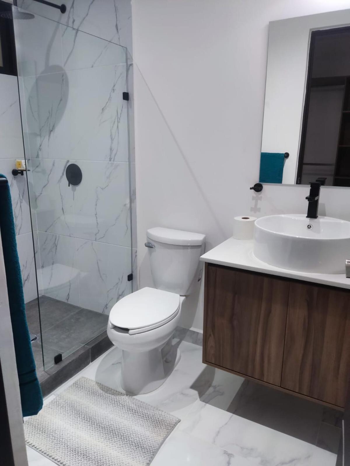 Moderno 2 En Condominio, Apartment