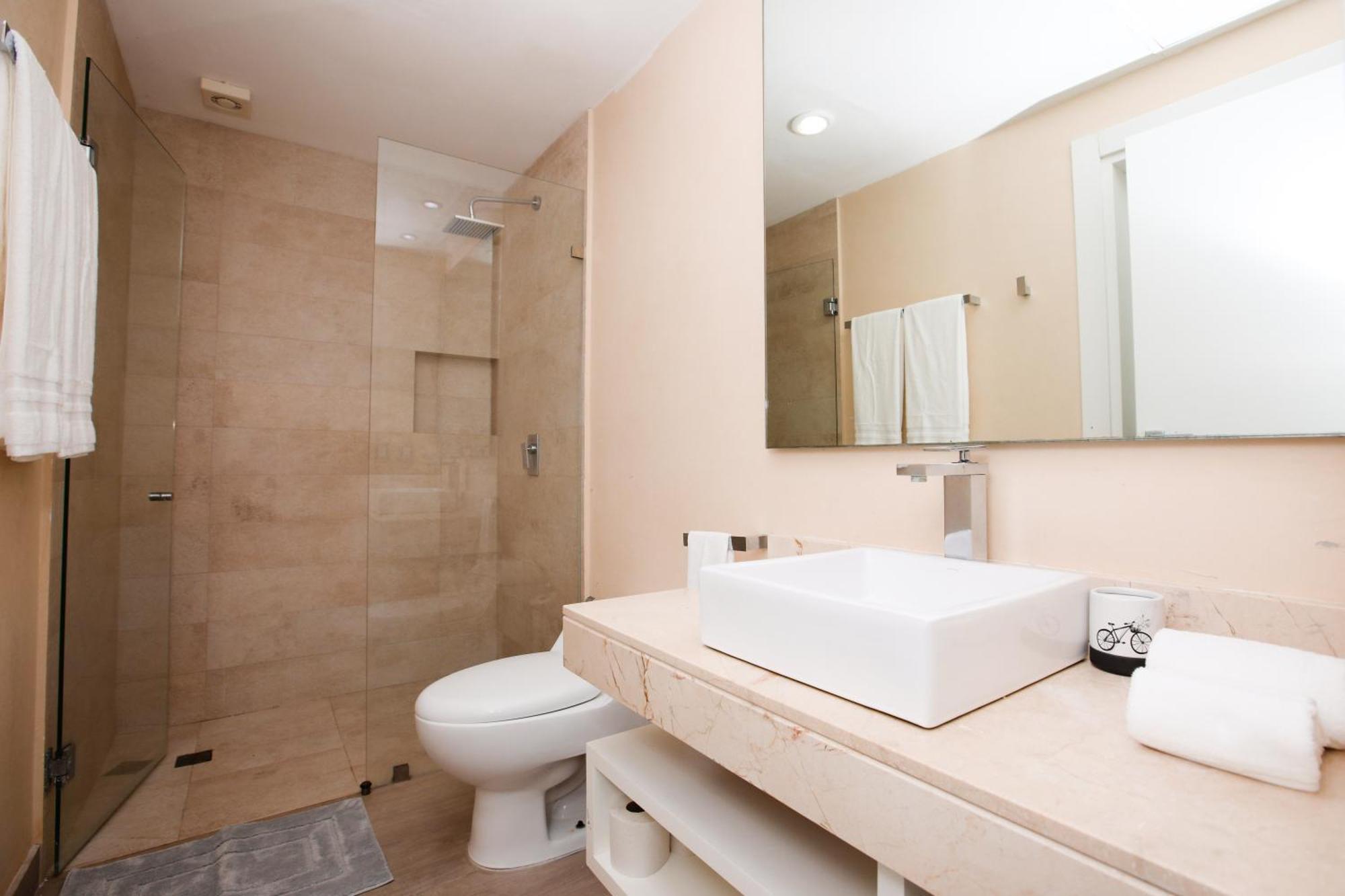 With Roof Pool Half Block To 5th Ave *
