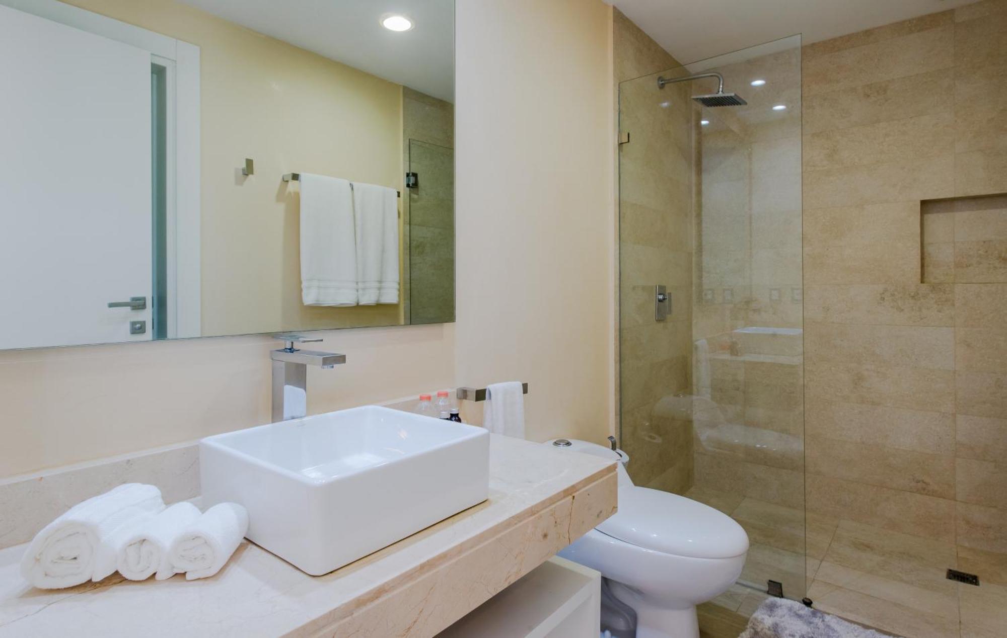 With Roof Pool Half Block To 5th Ave Сasa de vacaciones Playa del Carmen