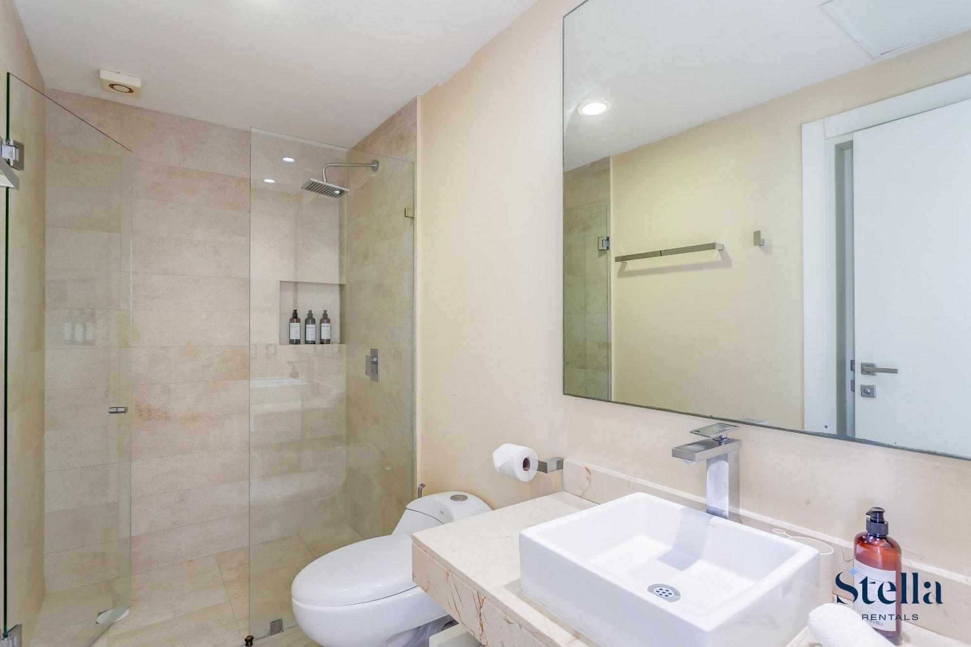Сasa de vacaciones With Roof Pool Half Block To 5th Ave Playa del Carmen