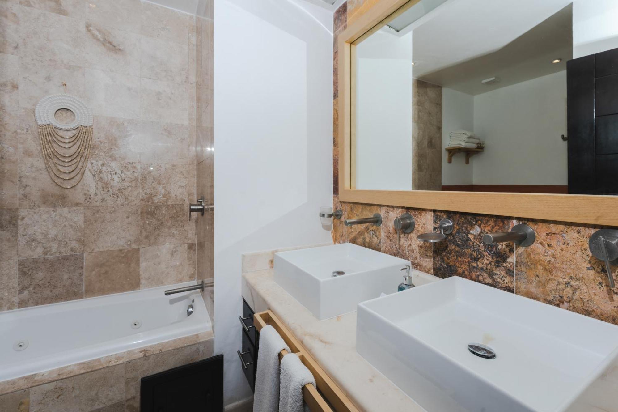 Residences El Faro, Coral 305