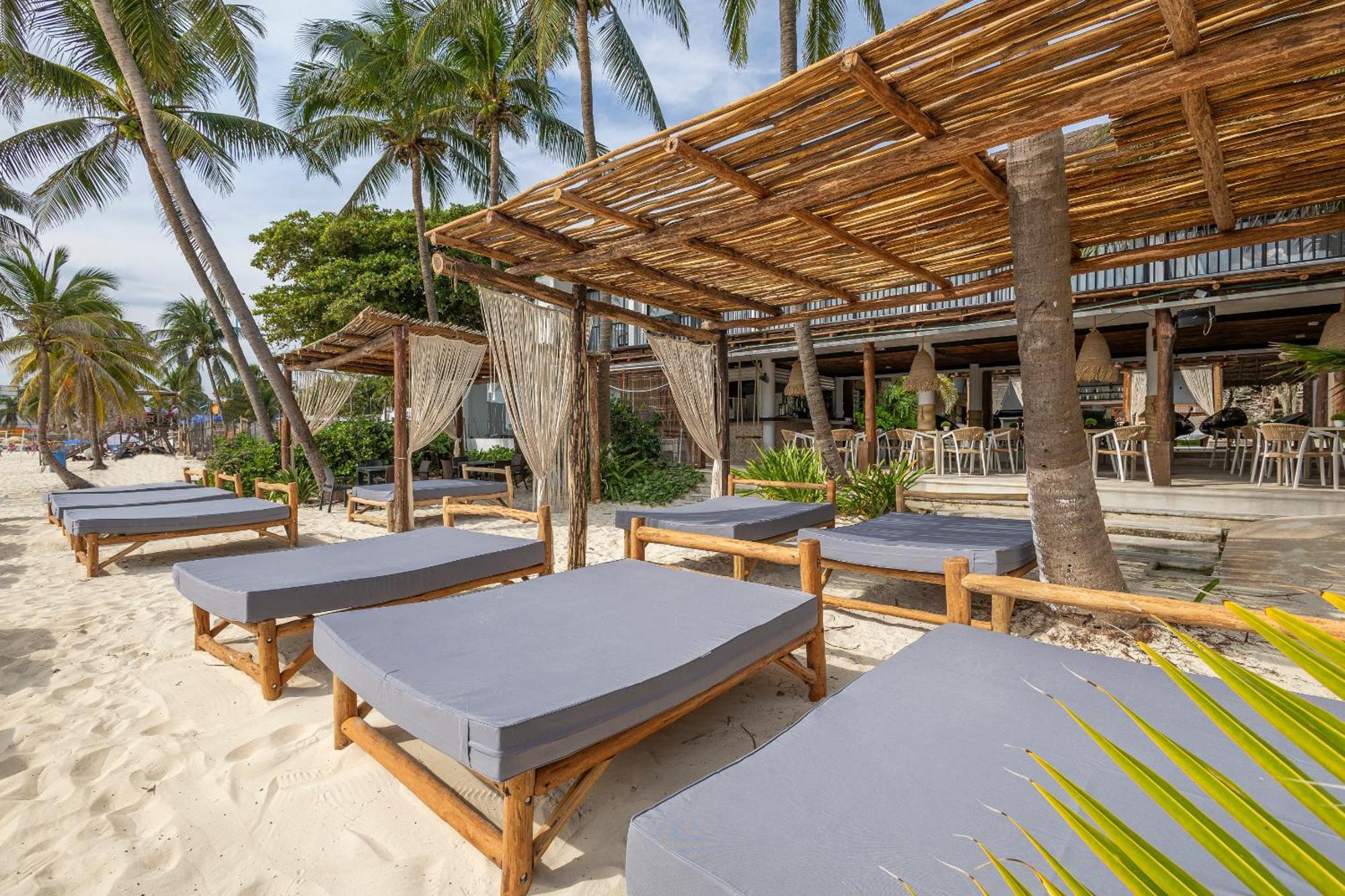 Areia - Beach Front Boutique 4*