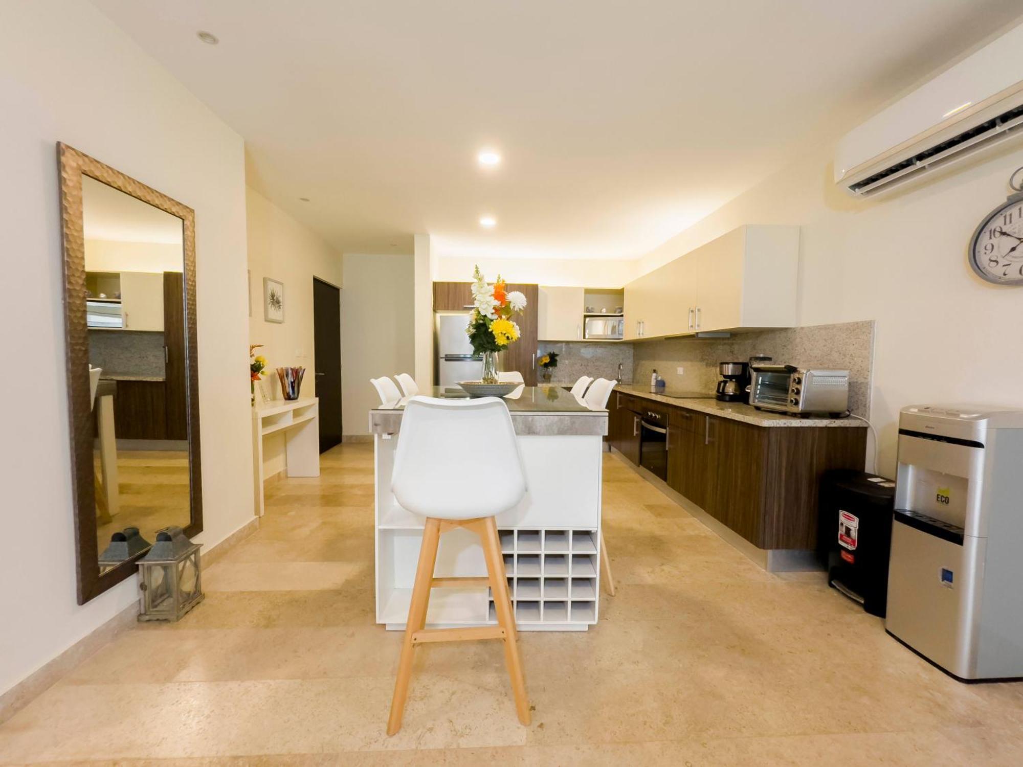 Apartment Stylish 2bed,2bath-condo Near - 6 Guests