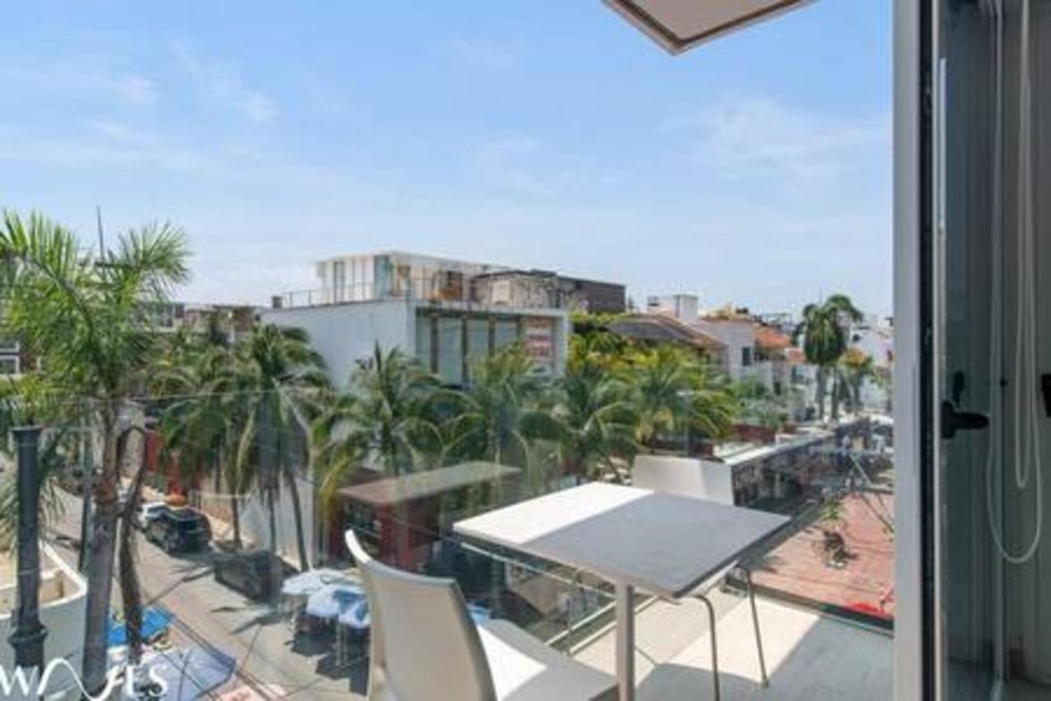 1 Br. W5th Avenue View Steps From The Apartment Playa del Carmen