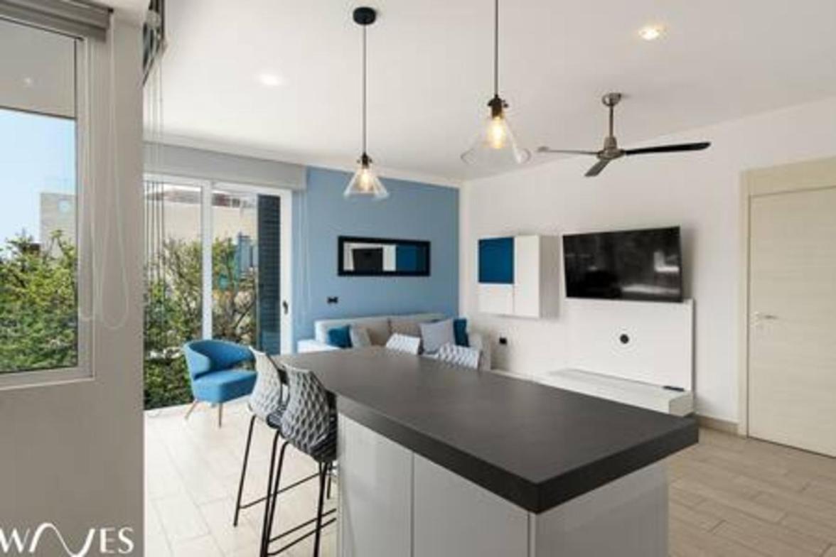 1 Br. W5th Avenue View Steps From The Playa del Carmen