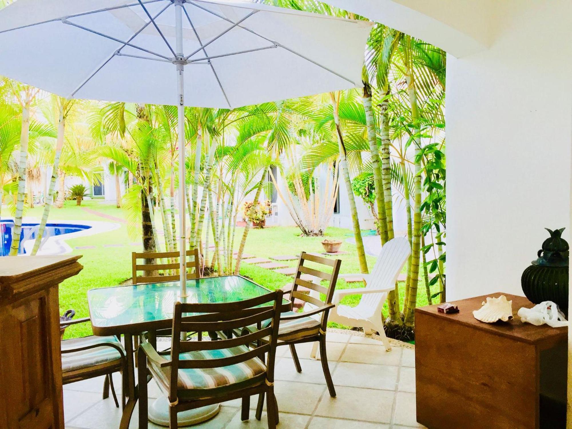Guest house Executive Budget With Swimming Pool Air Conditioning And Parking
