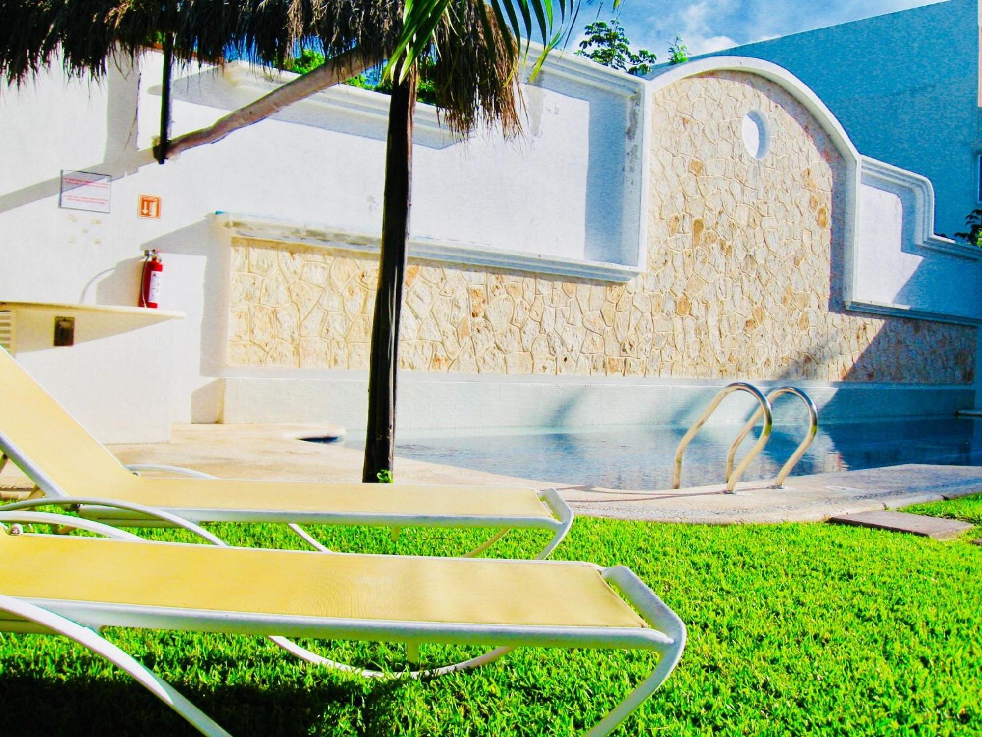 Guest house Executive Budget With Swimming Pool Air Conditioning And Parking Playa del Carmen