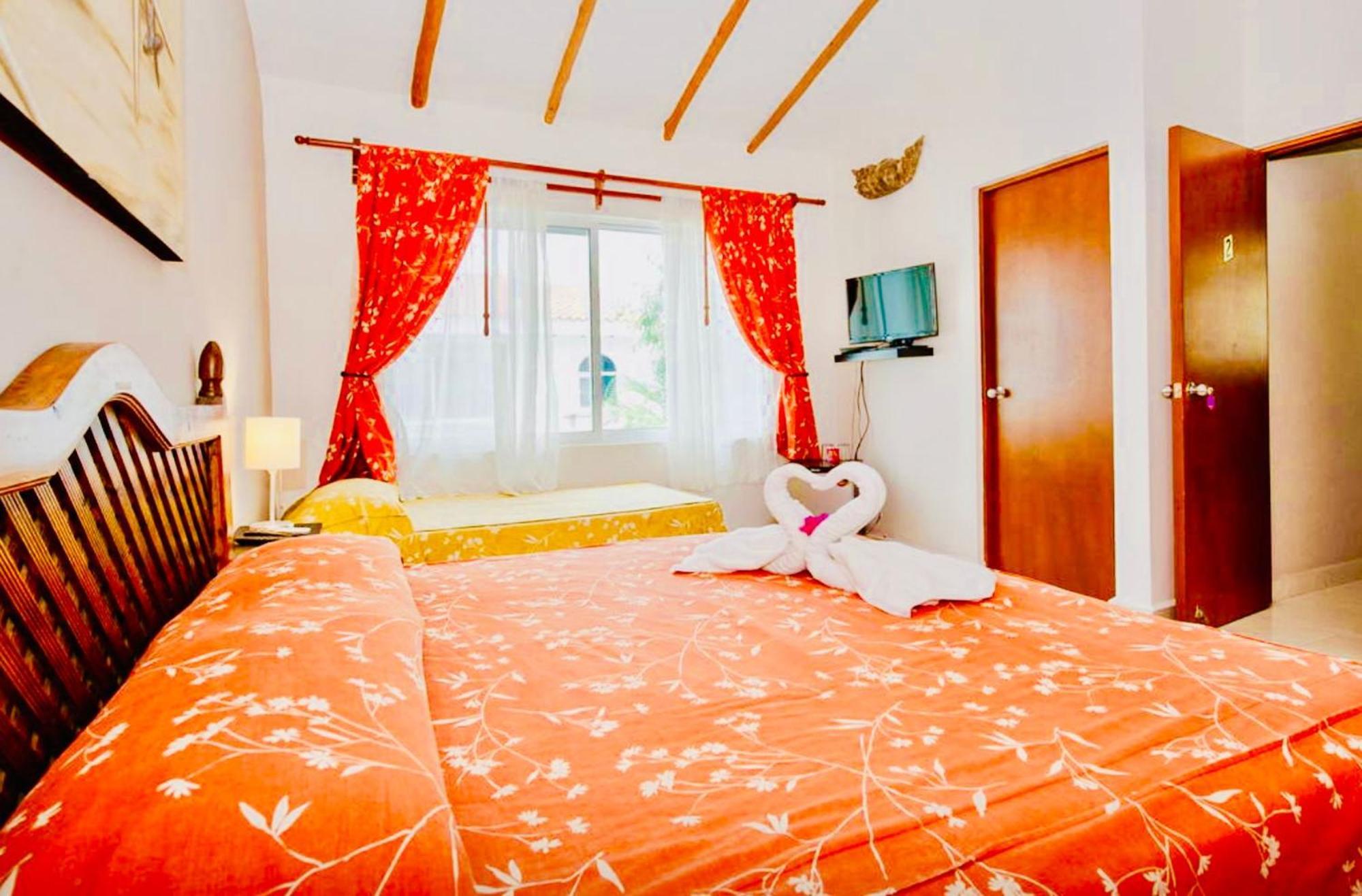 Guest house Executive Budget With Swimming Pool Air Conditioning And Parking Playa del Carmen
