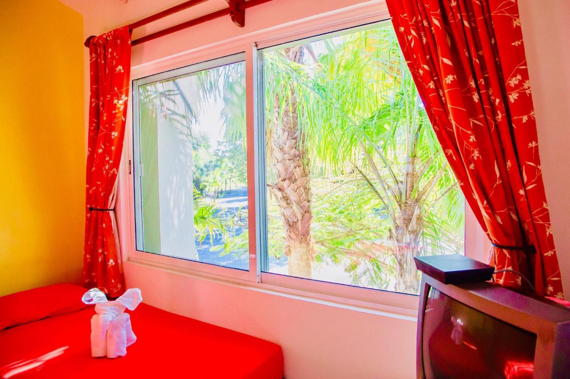 Executive Budget With Swimming Pool Air Conditioning And Parking Playa del Carmen