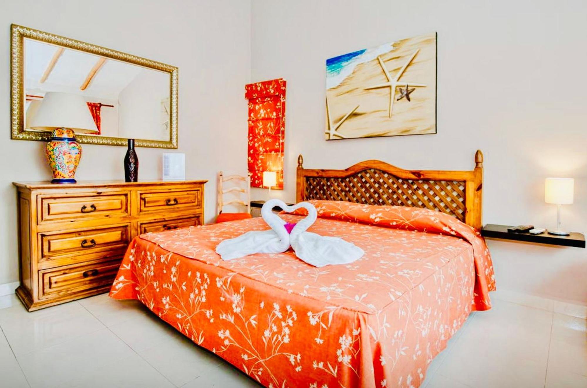 Executive Budget With Swimming Pool Air Conditioning And Parking Guest house
