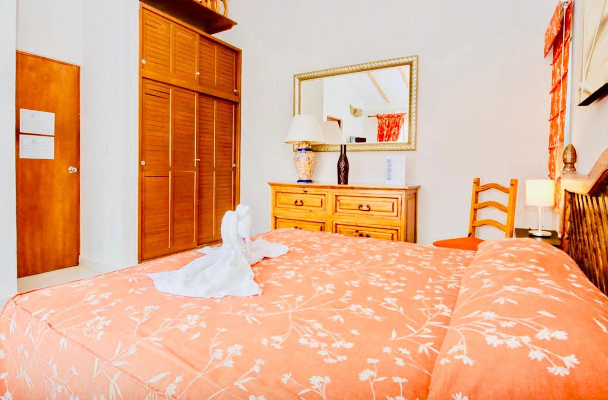 Guest house Executive Budget With Swimming Pool Air Conditioning And Parking