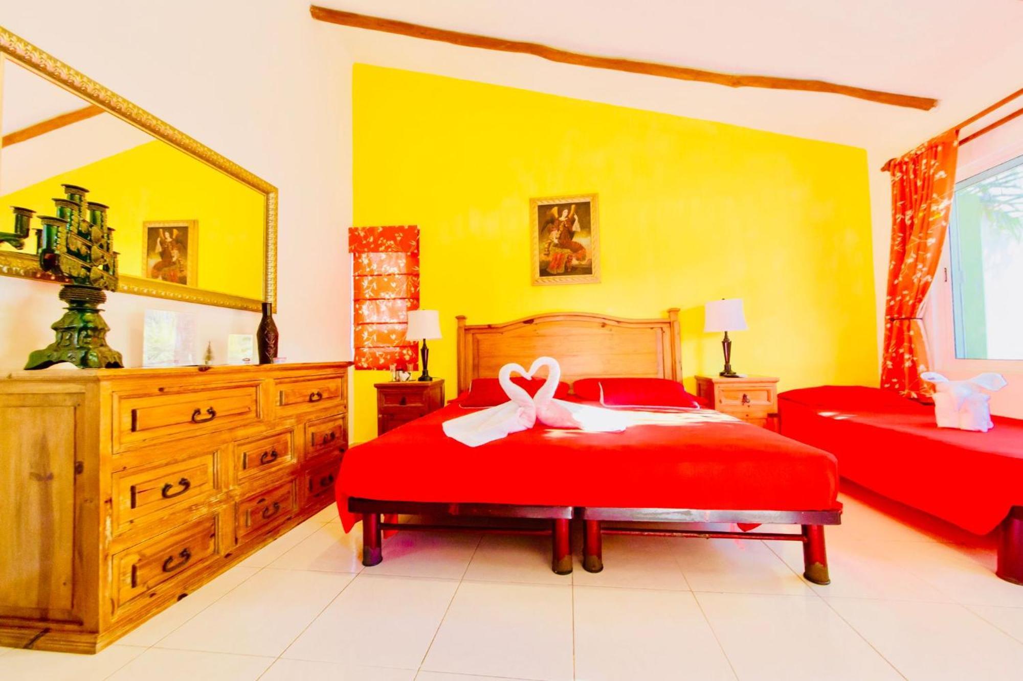 Executive Budget With Swimming Pool Air Conditioning And Parking Guest house *